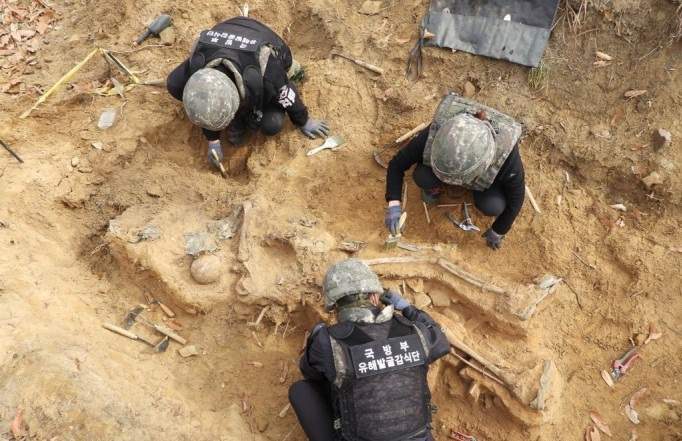 遗骸挖掘组成员韩国军人柳彬我的14天在韩中国人民志愿军烈士的一生
