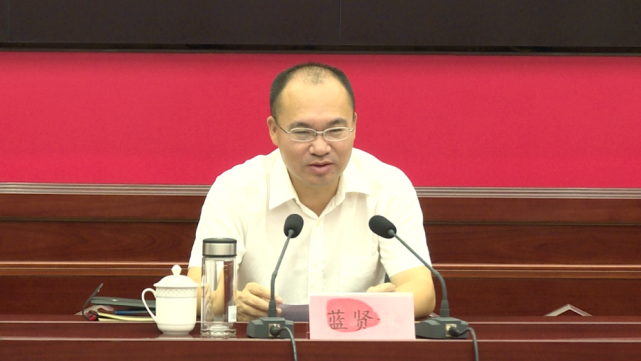 拉家常,话发展!蓝贤林以县人大代表候选人身份与选民见面交流