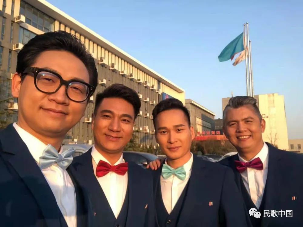 他们是太阳之子男声四重唱组合,一个成立于2008年,由广东省东莞市四位