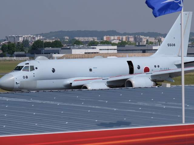 御用摄影师出师不利,日本p1反潜机冲出跑道,4发曾空中同时停车