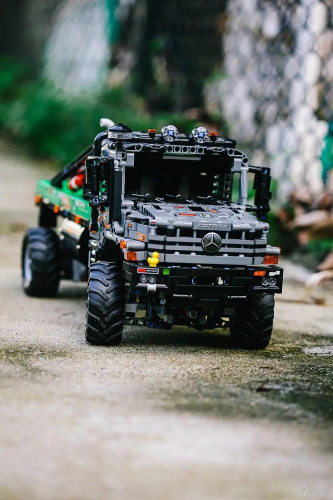 图赏乐高机械组42129梅赛德斯奔驰zetros越野卡车