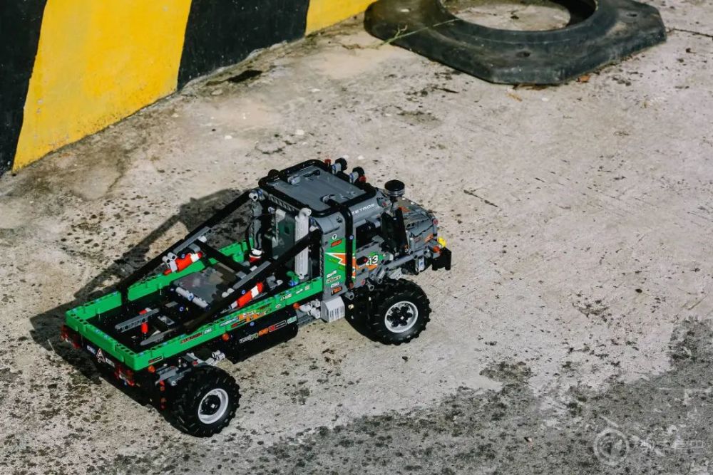 图赏乐高机械组42129梅赛德斯奔驰zetros越野卡车