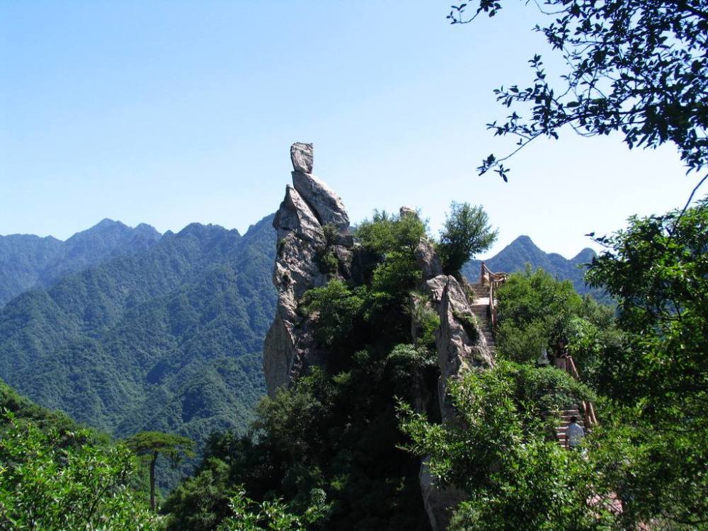 西安旅游十大景之一，是一座省级名胜风景区的山