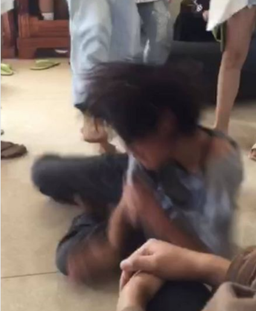 云南省红河州建水县现暴力欺凌事件女孩遭多人围殴长达两小时