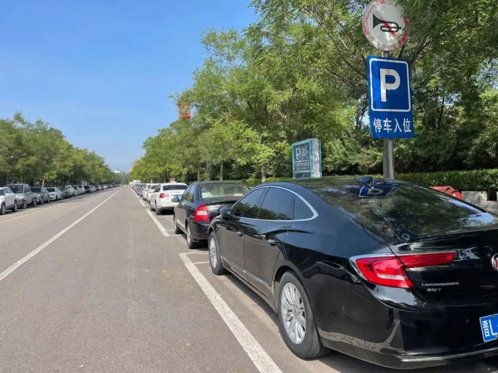 古城公园北侧,公共停车场中大街向阳路十字口东南角,公共停车场解放路