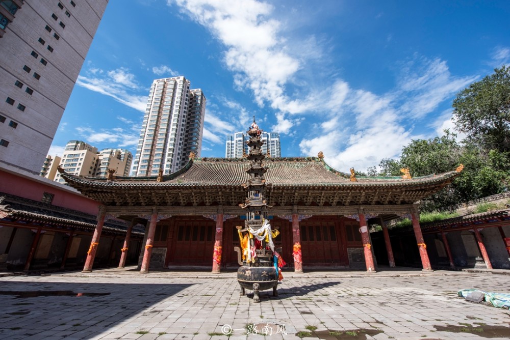 500多年的西宁文庙,曾经人气兴旺,如今和市场连成一片冷冷清清_腾讯