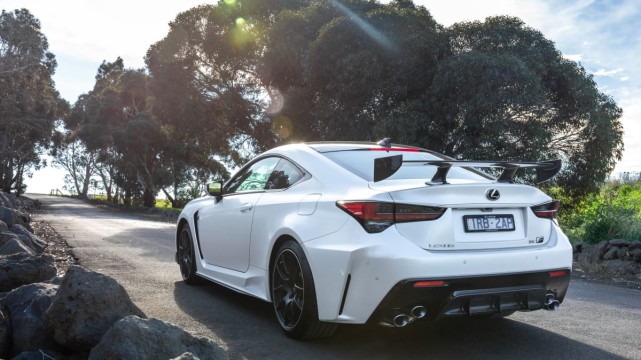 2021年雷克萨斯rcf赛道版评测老旧的配置难以为继