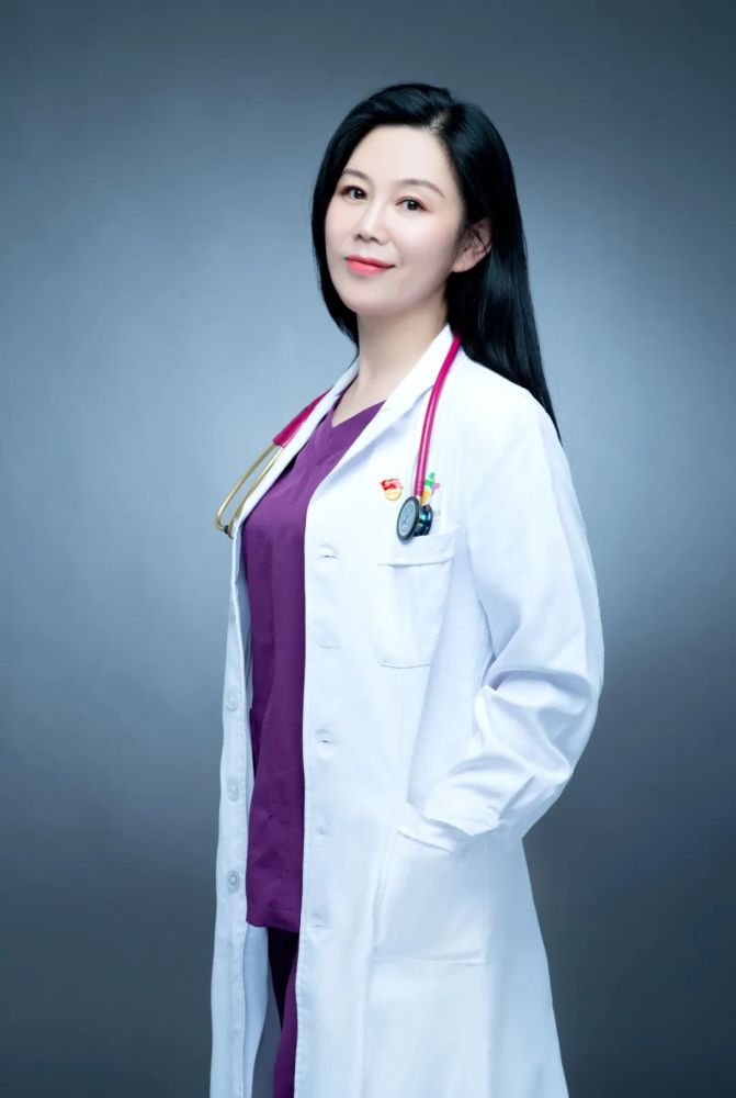 儿医名医榜|04 消化内科主任——方莹:笃于情,呵护孩子灿烂童年_腾讯