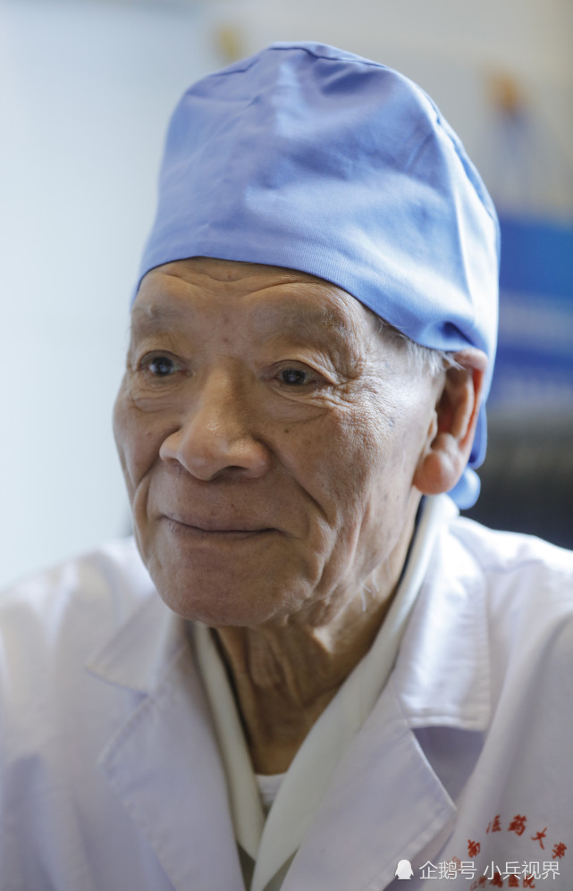 88岁骨科泰斗每天徒步坐诊,此生不做"觅钱医"|孙达武|骨科|孙老|徒步