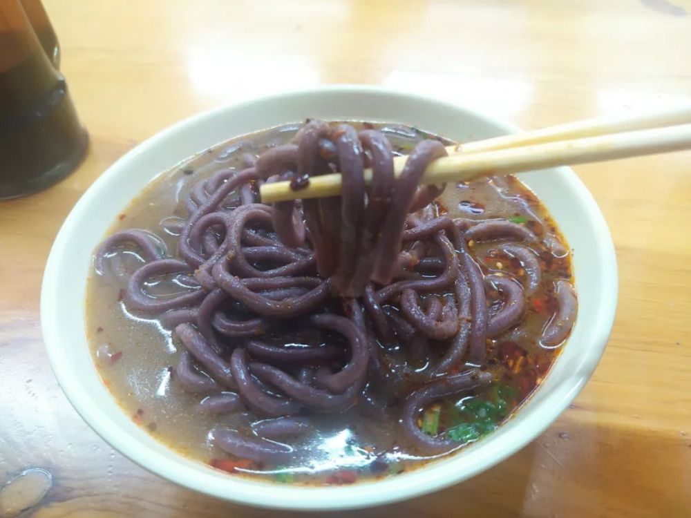 老汤饸饹条,吉林人念念不忘的老味道,就在这家老字号的餐馆里_腾讯新