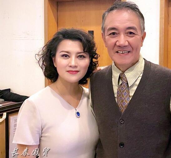 63岁李幼斌与50岁妻子同框,二人因戏结缘,结婚13年恩爱如初