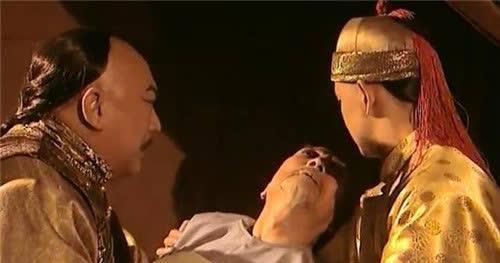 索尼不敢得罪鳌拜,孝庄:你孙女多大了?索尼:我与鳌拜势不两立