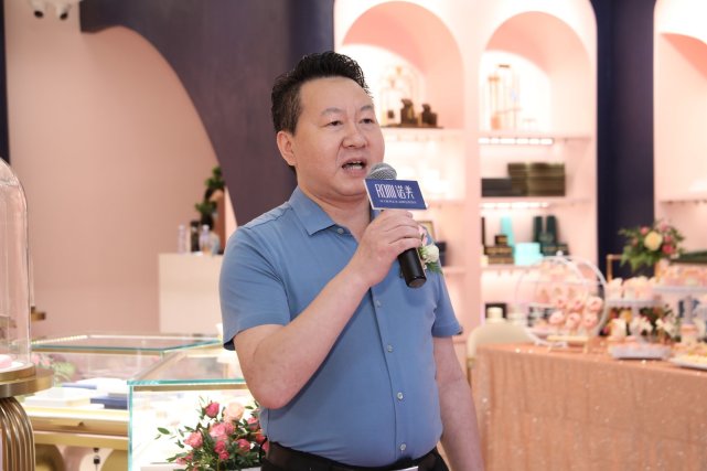 诺美首饰包装公司董事长马洪斌讲话