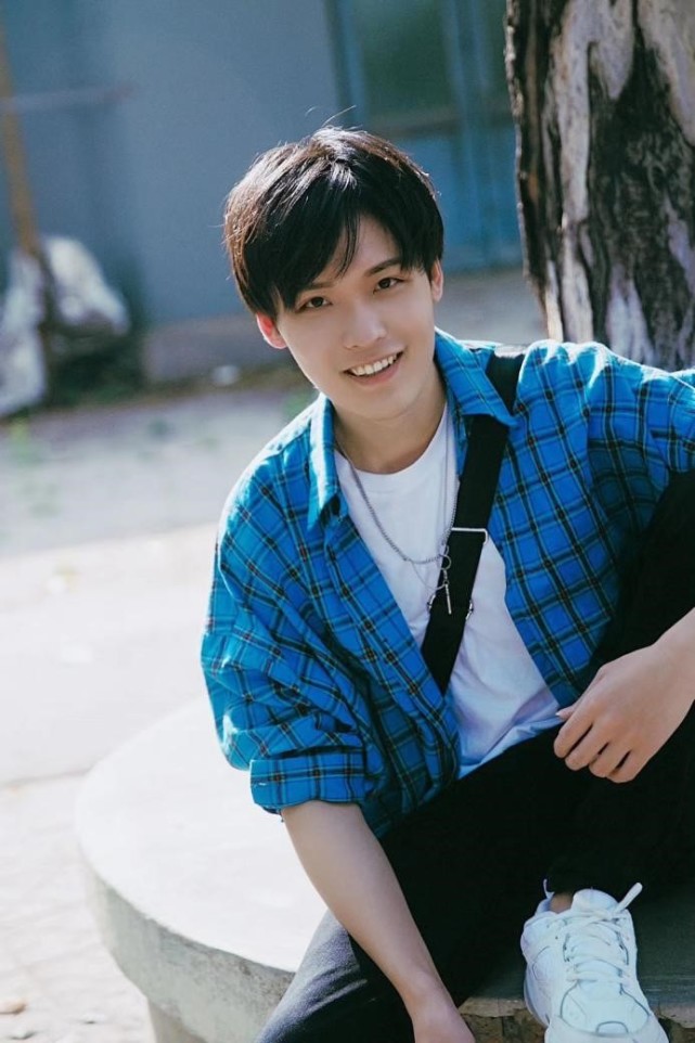 《与君歌》圆满收官 新人演员王奕程首次出演古装获肯定!_腾讯新闻