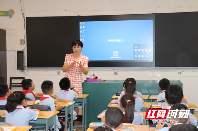 2021年湖南教书育人楷模石灵芝:为学生写下140余万字"情书"