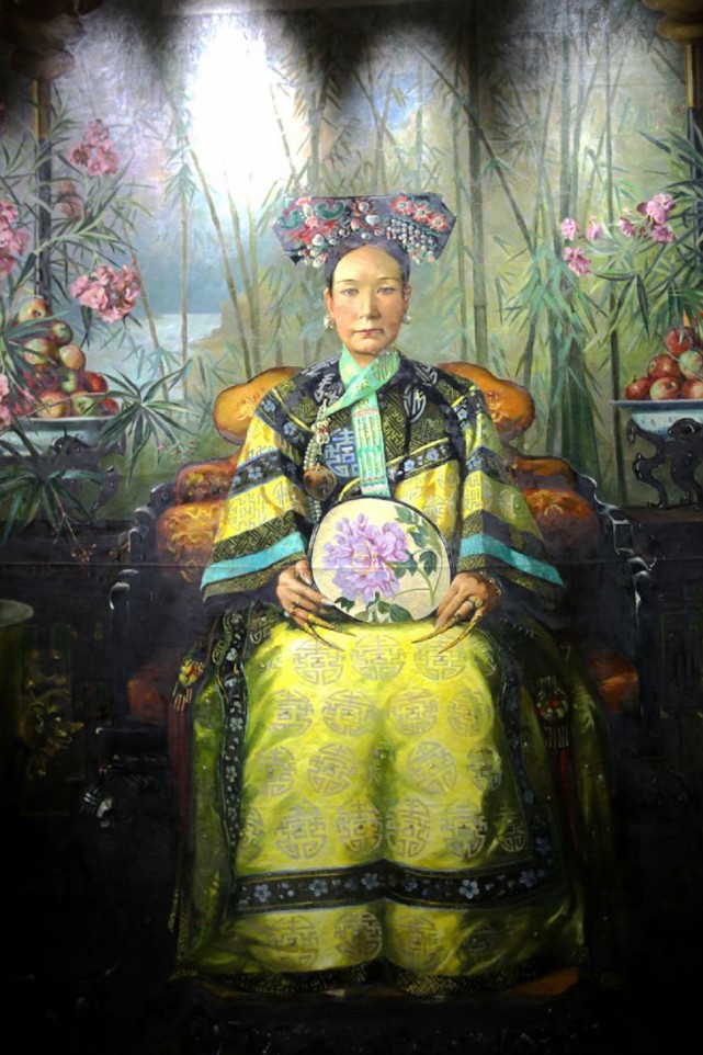 不过很多人不知道的是,美国博物馆曾收藏了慈禧太后的"真实照片",时至