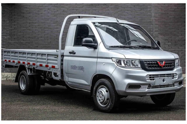 创业好帮手五菱全新卡车曝光6车轮3米3大货箱