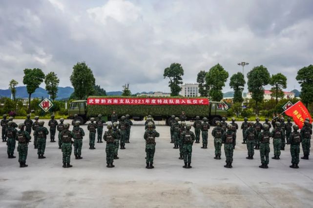 血脉喷张武警特战队员入队仪式