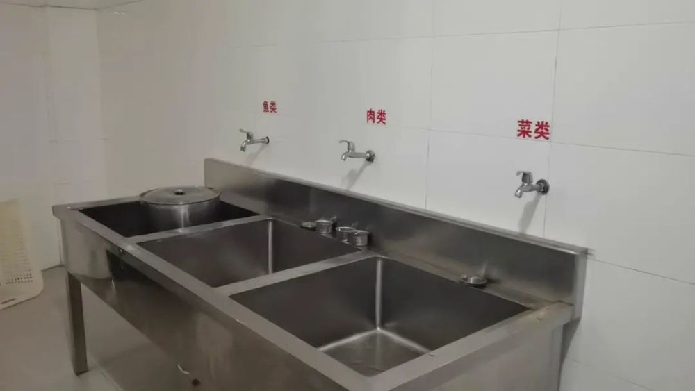 莲都区检查学校幼儿园的后厨食堂