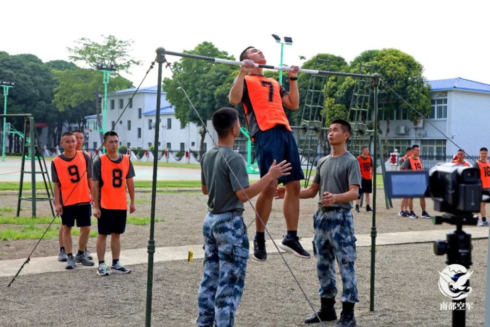 影像志军事体能考核现场热火朝天
