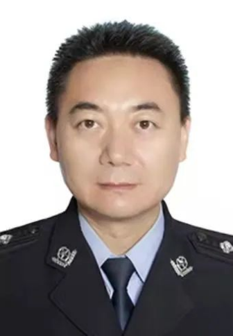 李大伟 公安经开分局明光路派出所所长李大伟,男,1980年5月出生,41岁