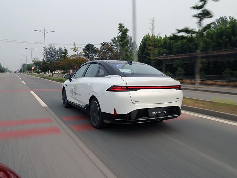 车内秒变卧室电影院小鹏p5试驾体验