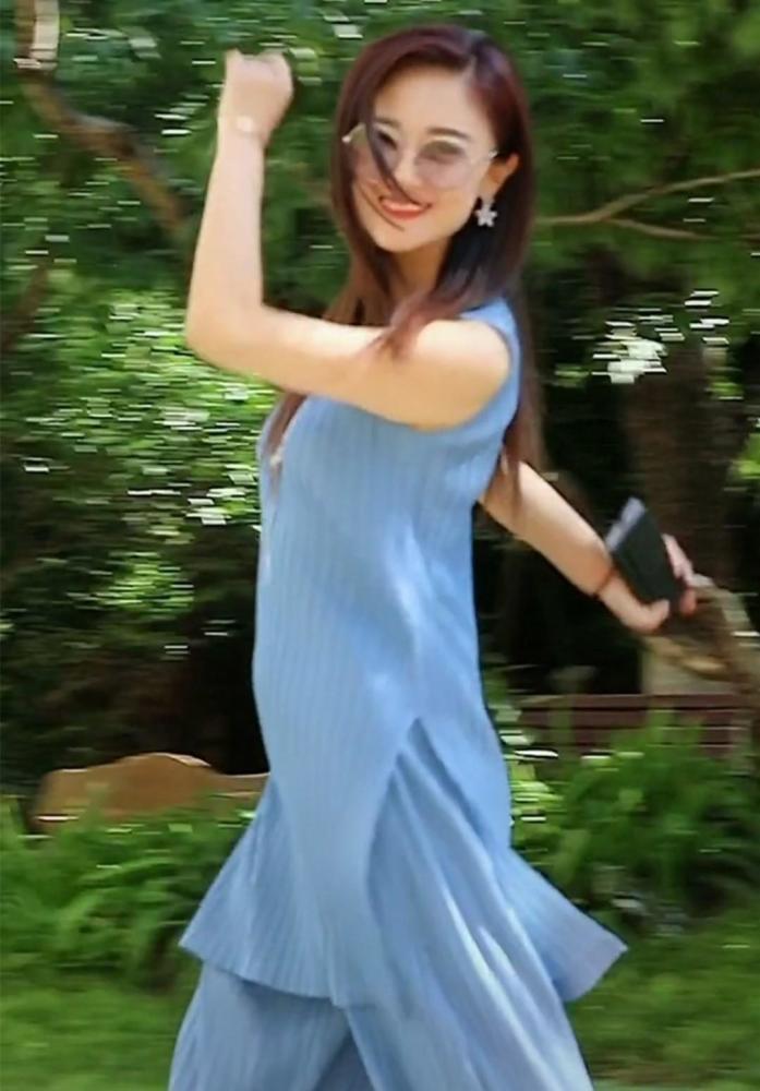 玖月奇迹王小玮晒近照!离婚后外出嗨玩心情好,小腹微隆引发猜测