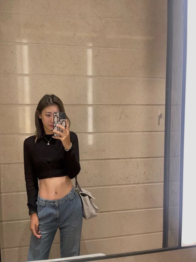 刘文博的妈妈是排球名将崔咏梅,爸爸是国家八一手球队刘峰,从小在排球