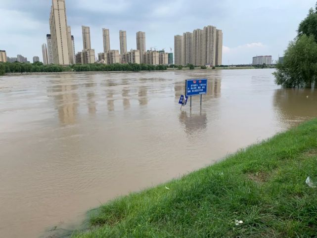 阜阳颍河闸16孔闸门全开!水位上涨,多处被淹,请勿靠近
