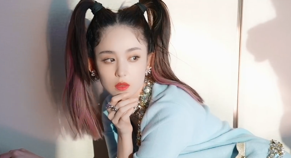 古力娜扎甜度爆棚粉色挑染双马尾真显嫩甜酷风青春俏皮