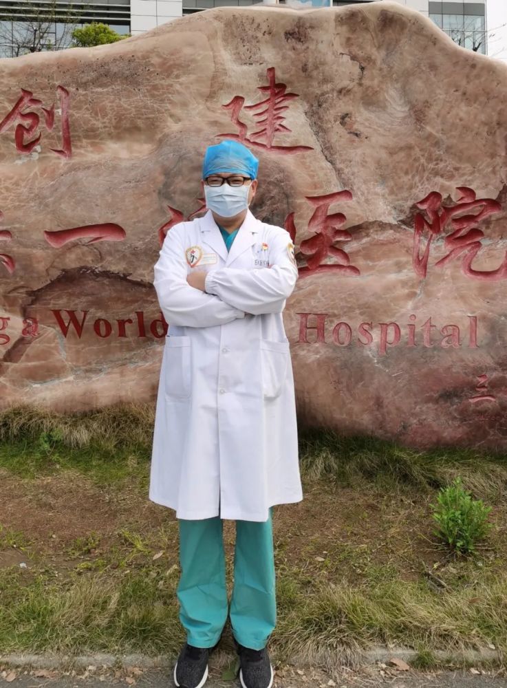 据悉救人的医生是南京溧水区人民医院门急诊部主任黄刚,他是一位有着8