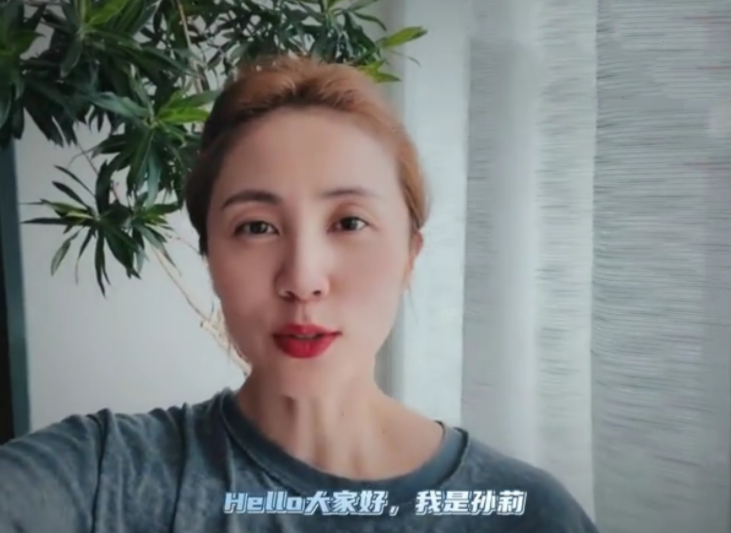 为新戏努力健身的孙莉,45岁再拍吻戏,曾被质疑复出是为女儿铺路_腾讯