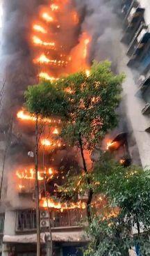 重庆加州花园火灾案开庭:11户业主状告6被告,索赔340余万元_腾讯新闻