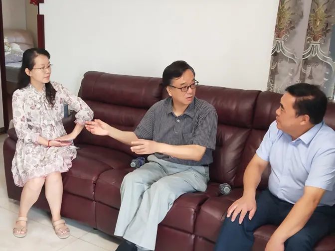 教师节|学校走访慰问教师代表