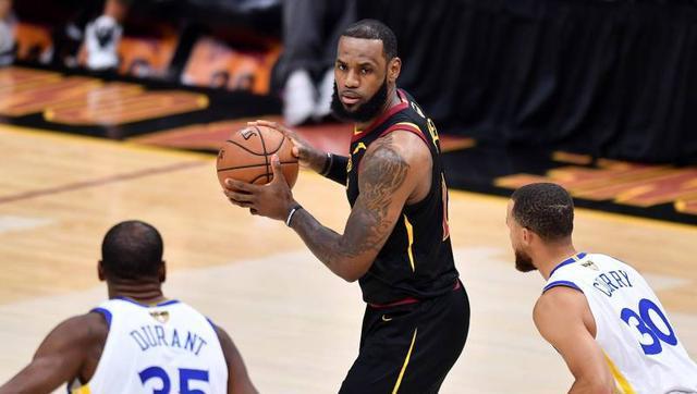 库里 无视詹姆斯和杜兰特，塞克斯顿：库里支配了如今的NBA所有人