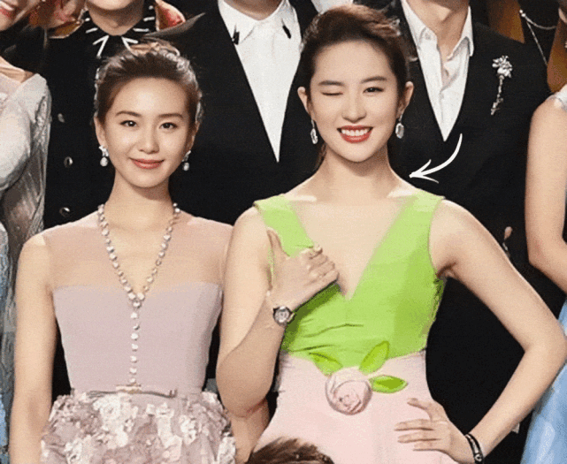 别吹捧直角肩了!这5位溜肩女演员告诉你,溜肩演古装才有味道