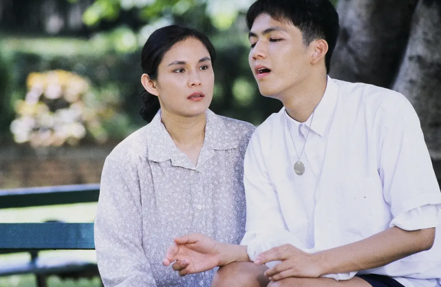 被调到演艺部之后,他出演的每部电视剧都有不俗的表现,甚至在《亲恩情