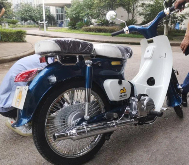 总的来说,在今年所亮相的几款复古弯梁摩托车当中,建设"柯基"110有