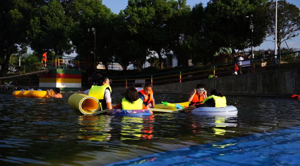 虽然夏日已过,但龙游县湖镇镇溪底杜村的亲水旅游文化节还未正式落下