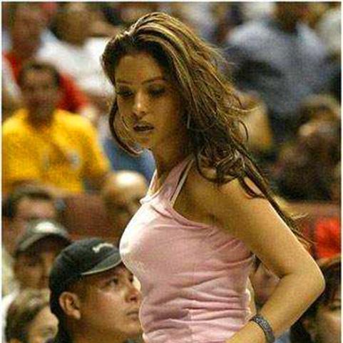 年轻时候的瓦妮莎真是人间极品难怪科比对她一见钟情