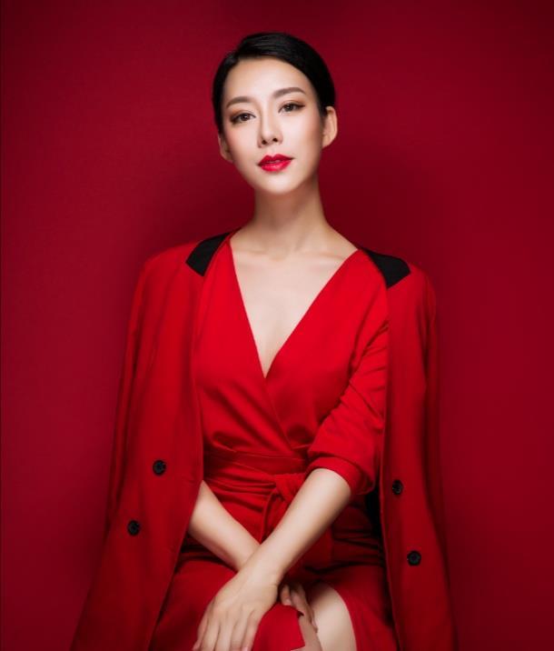 山东卫视美女主持人李毅