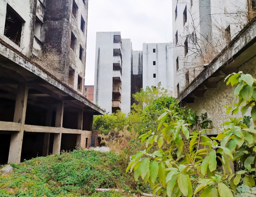 广州有处大型烂尾楼盘聚集地,共有165栋,现已烂尾29年之久_腾讯新闻