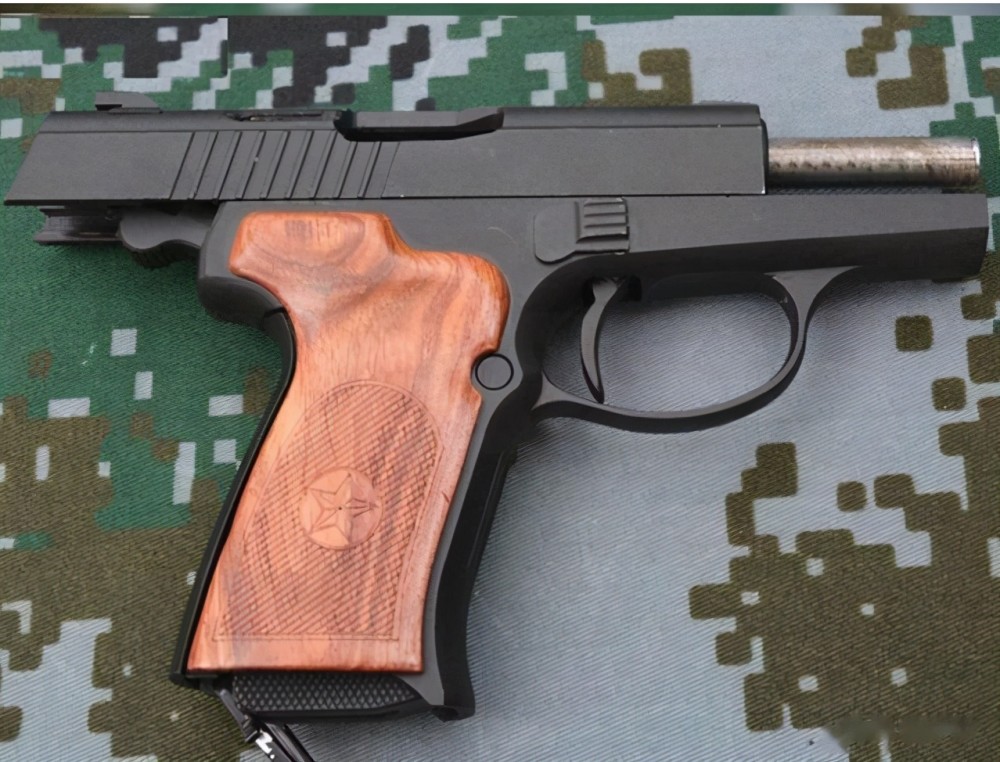 中国飞行员自卫武器火力与美俄差距明显为何一直都是小手枪