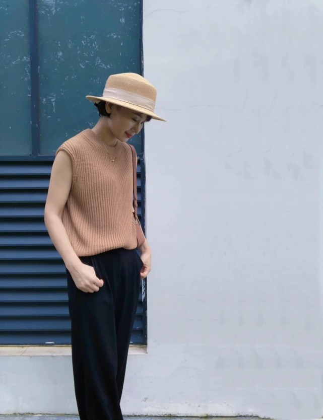 会不会打扮,一眼就能看出来!这位150 的中年博主,穿衣太优雅