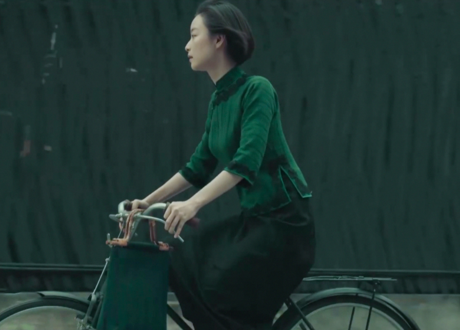 讲真,《1921》32岁倪妮演少女,一身国民装真把观众给惊艳到了