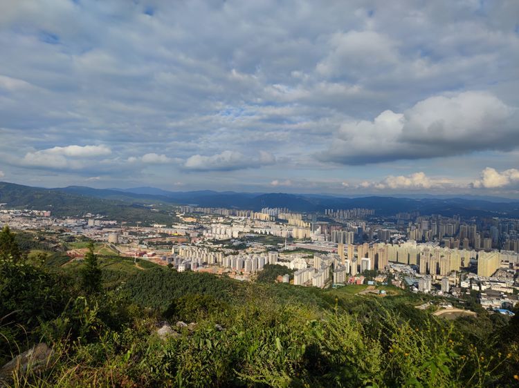 等日落看夕阳天气晴好日去爬昆明长虫山会有些惊艳的遇见