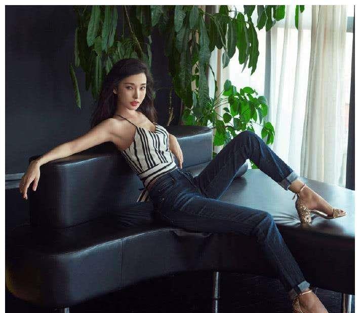 她被王晶发掘时才读大二,拍3部电影狂捞26亿,今成最美晶女郎