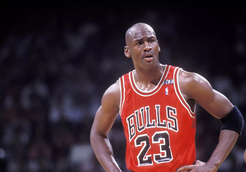 乔丹 NBA：乔丹职业生涯单赛季场均得分一览，最高分超过37分