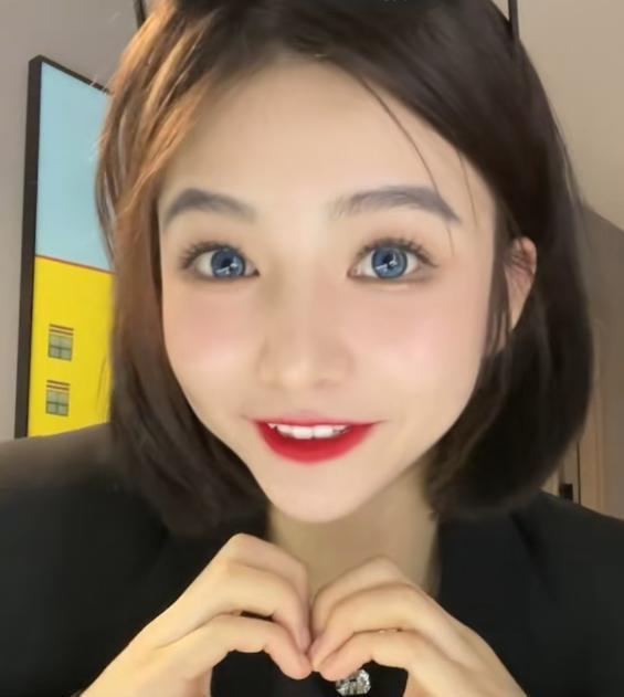 离开郝一点后万小七人气跌入低谷千万粉丝仅千人观看直播