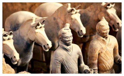 秦始皇竟用真人烧兵马俑 一尊裂开的兵马俑 揭开深藏千年谜底 全网搜